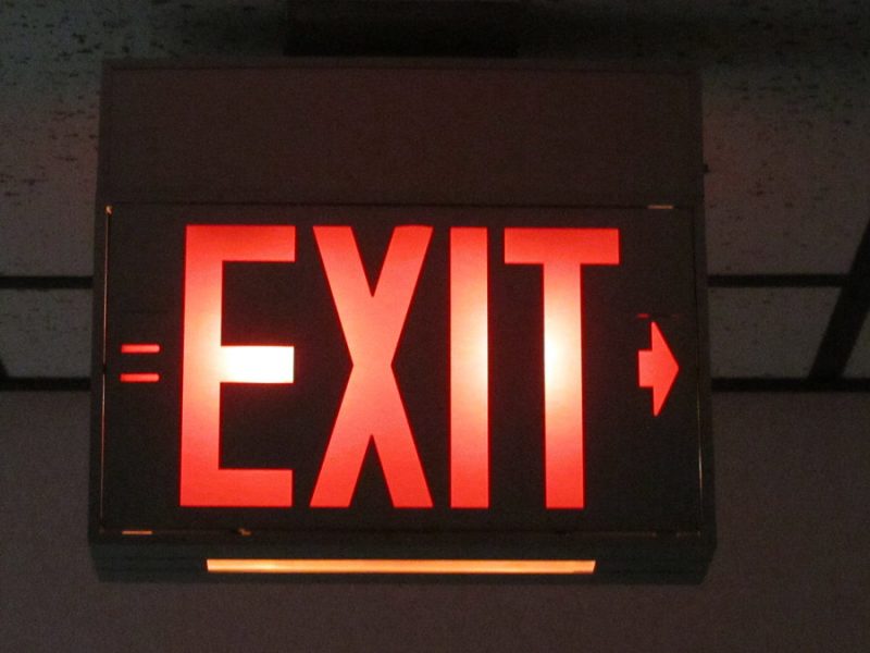 Exit 8 на телефон. Табличка exit. Вывеска exit. Табличка exit светящаяся. Табличка exit красная.